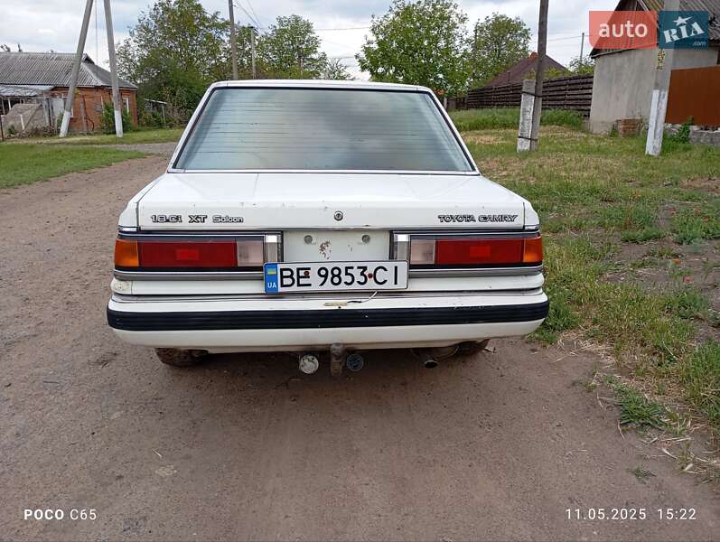 Седан Toyota Camry 1985 в Первомайске