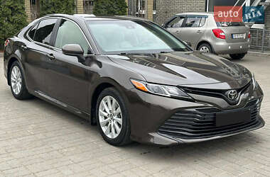 Седан Toyota Camry 2017 в Киеве