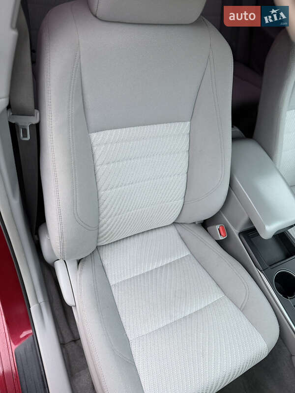 Седан Toyota Camry 2017 в Львові