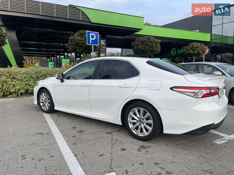 Седан Toyota Camry 2018 в Києві