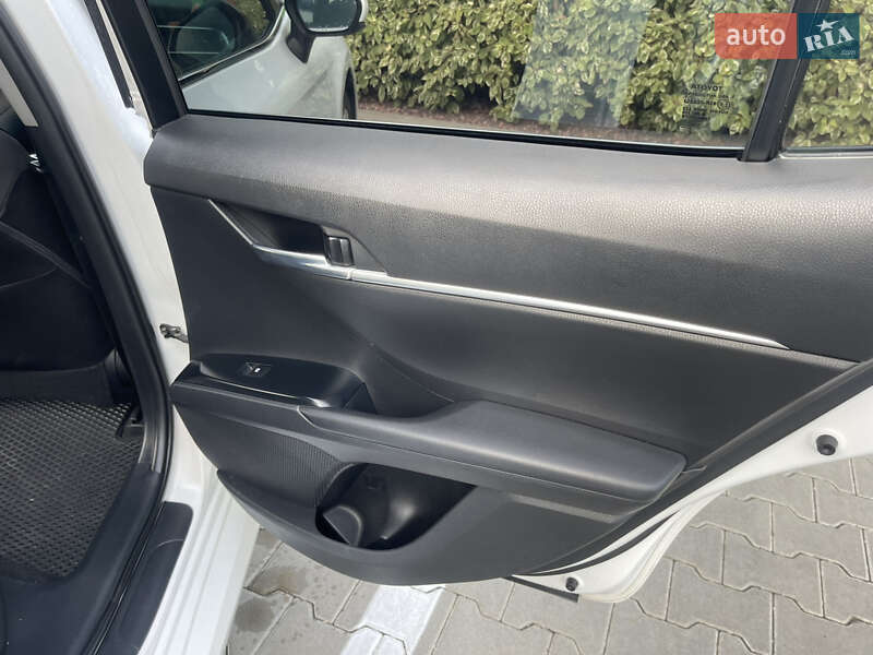 Седан Toyota Camry 2018 в Києві