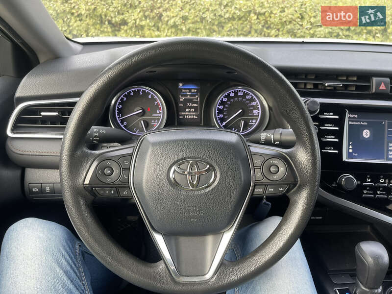 Седан Toyota Camry 2018 в Києві