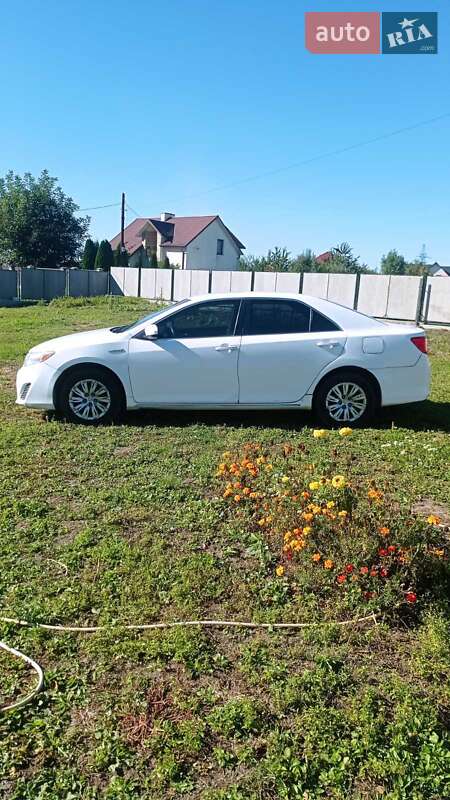 Седан Toyota Camry 2014 в Тернополі