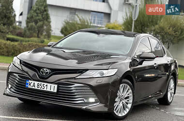 Седан Toyota Camry 2018 в Киеве