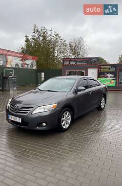 Седан Toyota Camry 2010 в Полонному