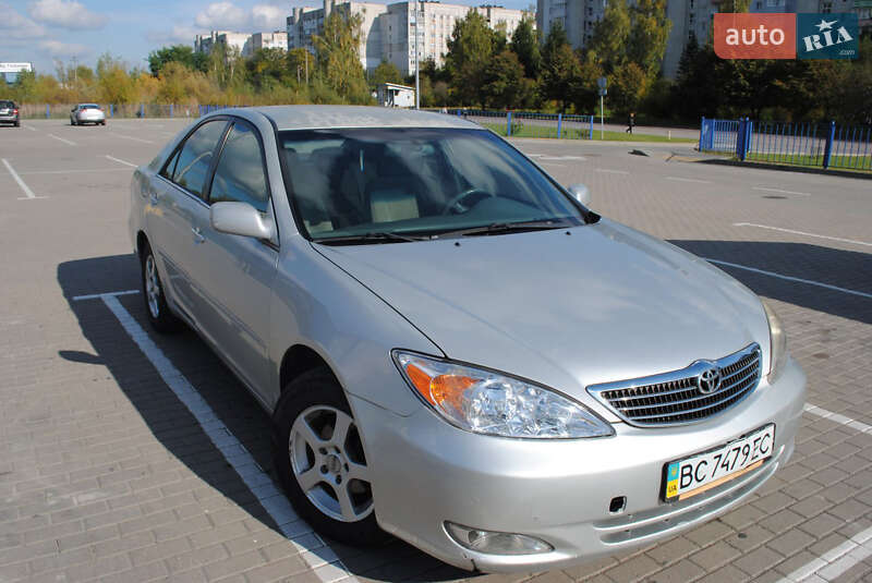 Седан Toyota Camry 2002 в Дрогобичі