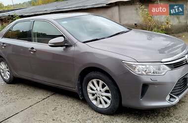 Седан Toyota Camry 2016 в Киеве