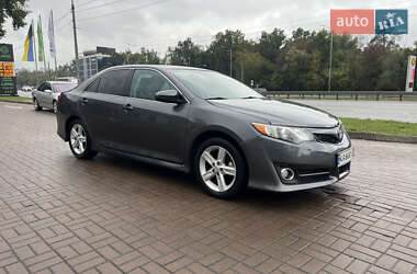 Седан Toyota Camry 2014 в Киеве