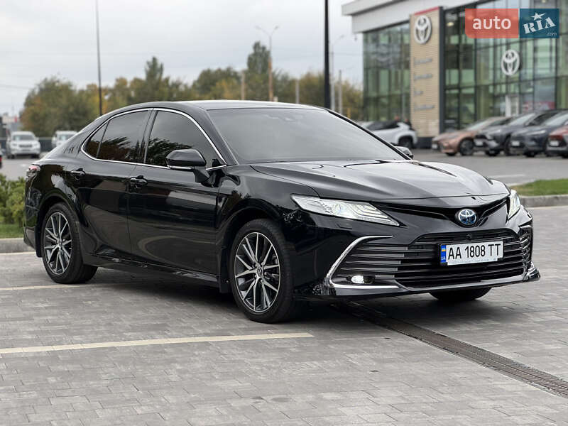 Седан Toyota Camry 2021 в Днепре