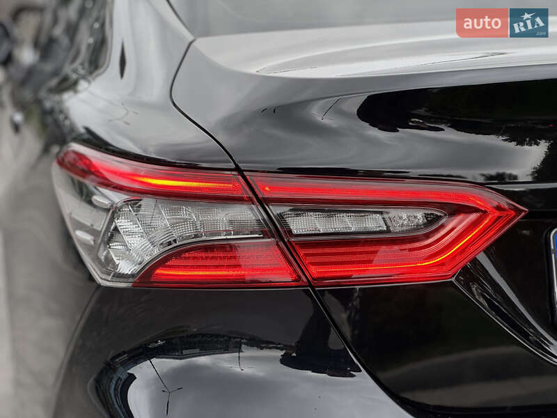 Седан Toyota Camry 2021 в Днепре