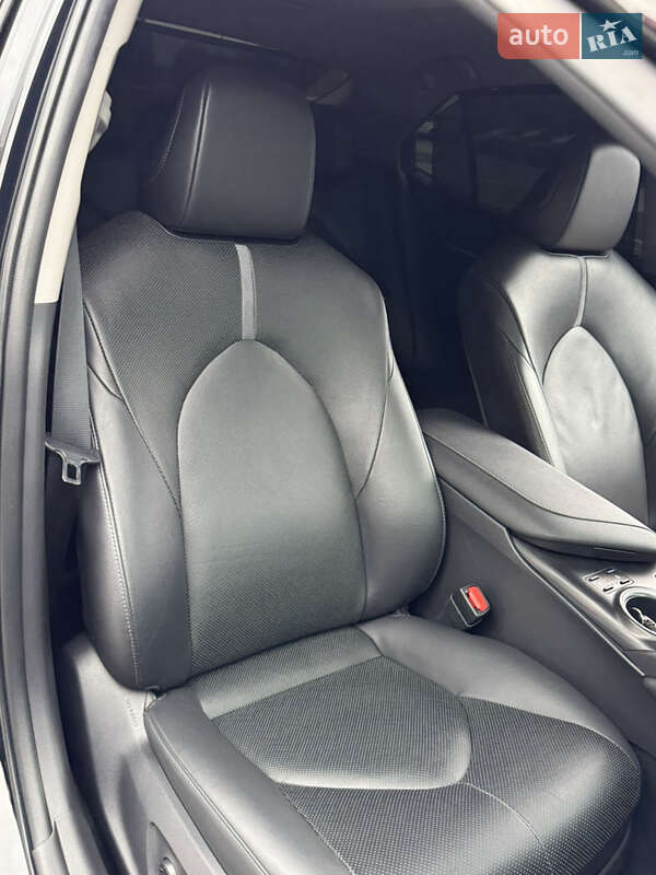 Седан Toyota Camry 2021 в Днепре