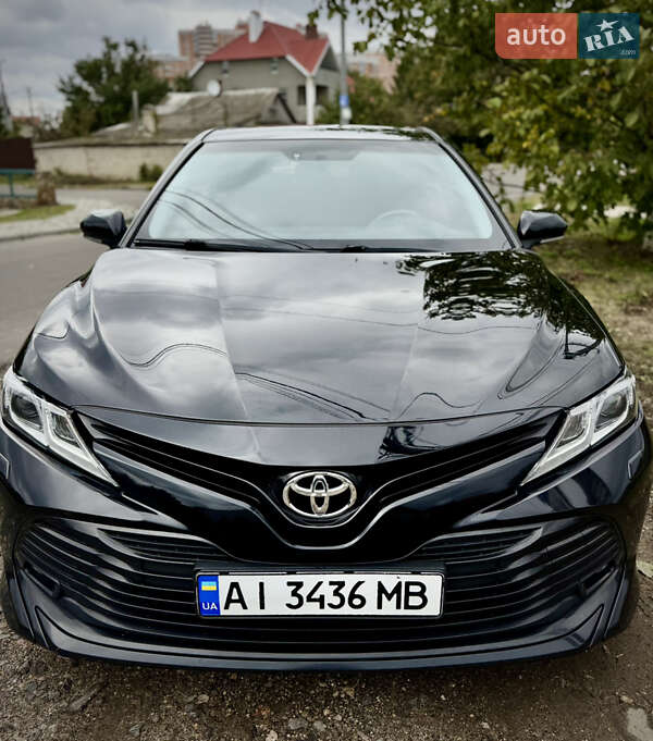 Седан Toyota Camry 2018 в Києві