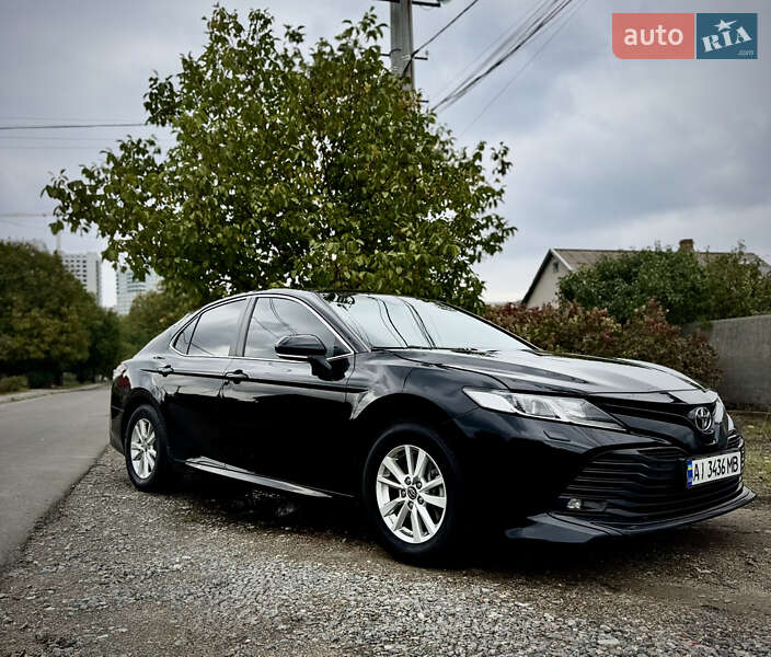 Седан Toyota Camry 2018 в Києві