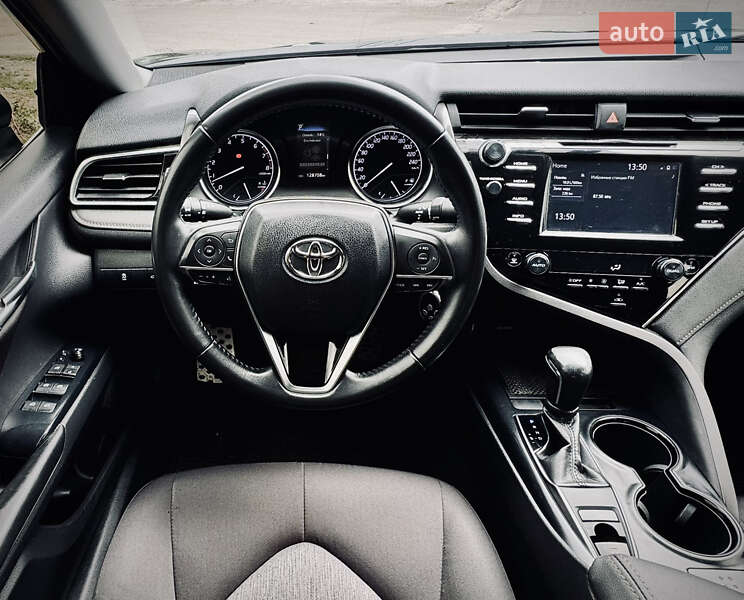 Седан Toyota Camry 2018 в Києві