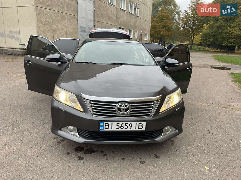 Седан Toyota Camry 2011 в Кременчуге