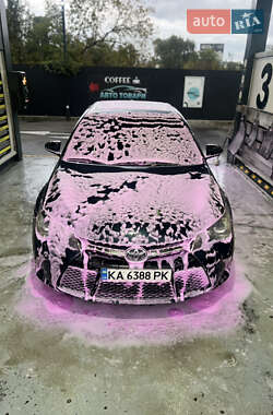 Седан Toyota Camry 2015 в Киеве