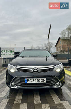 Седан Toyota Camry 2015 в Львове