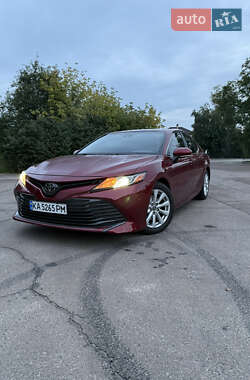 Седан Toyota Camry 2017 в Киеве