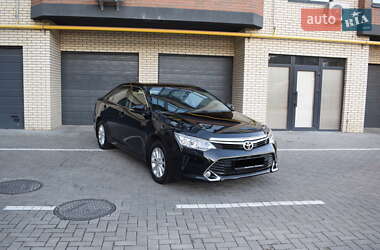 Седан Toyota Camry 2017 в Житомире