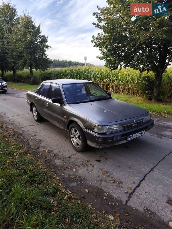 Седан Toyota Camry 1989 в 