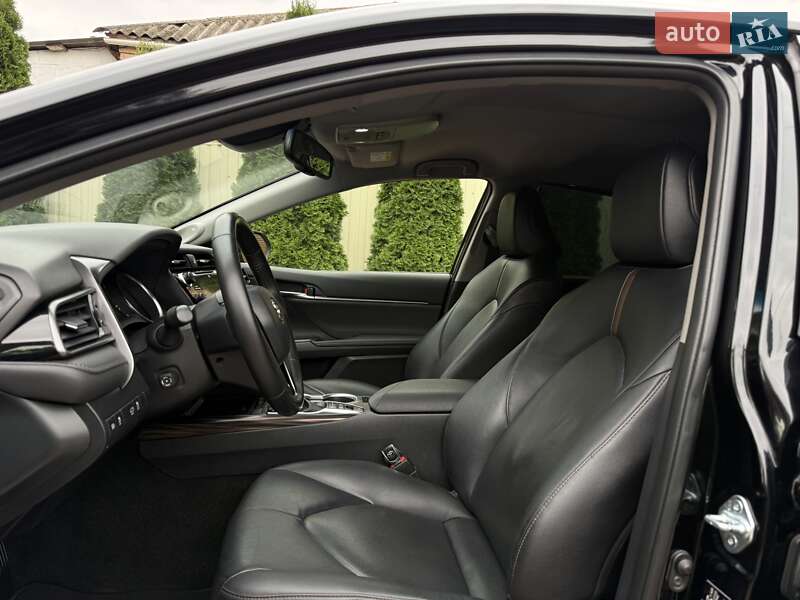 Седан Toyota Camry 2020 в Кропивницком