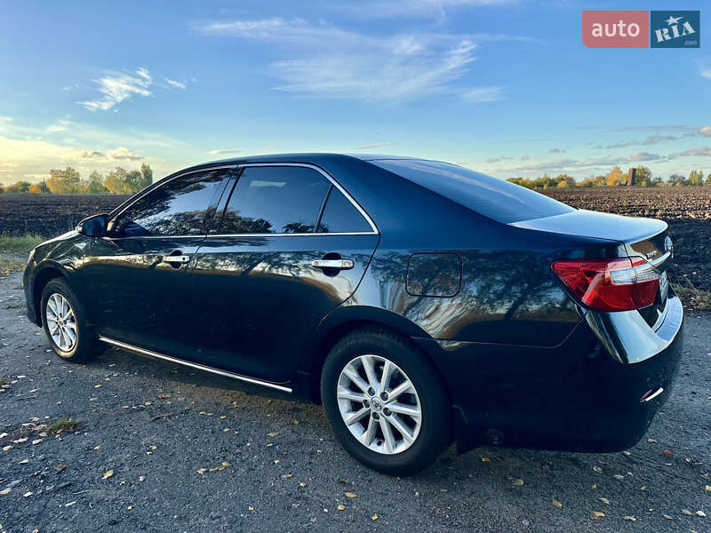Седан Toyota Camry 2013 в Сумах