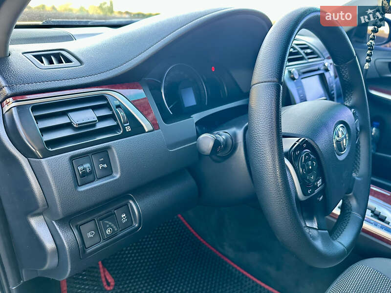 Седан Toyota Camry 2013 в Сумах