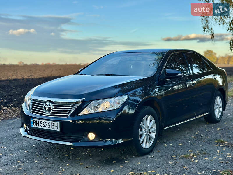 Седан Toyota Camry 2013 в Сумах