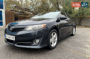 Седан Toyota Camry 2014 в Харкові