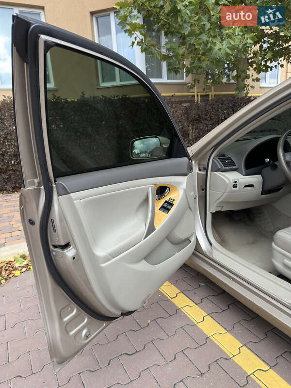 Седан Toyota Camry 2007 в Софіївській Борщагівці