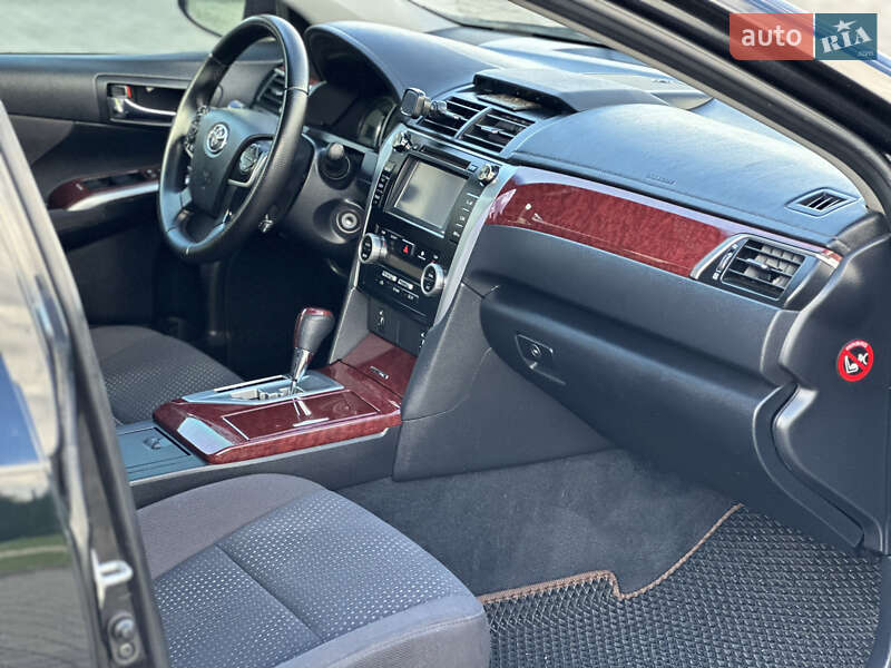 Седан Toyota Camry 2013 в Львове