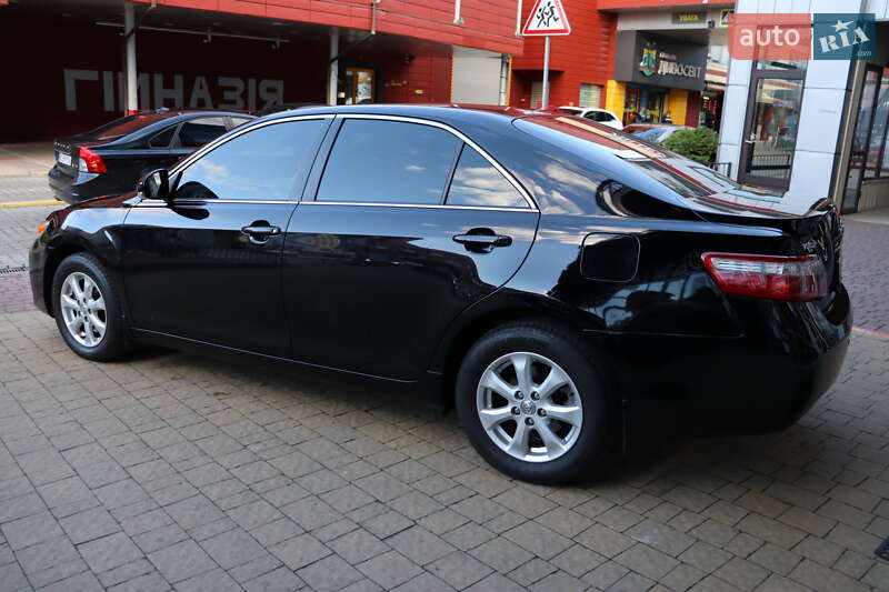 Седан Toyota Camry 2011 в Львові