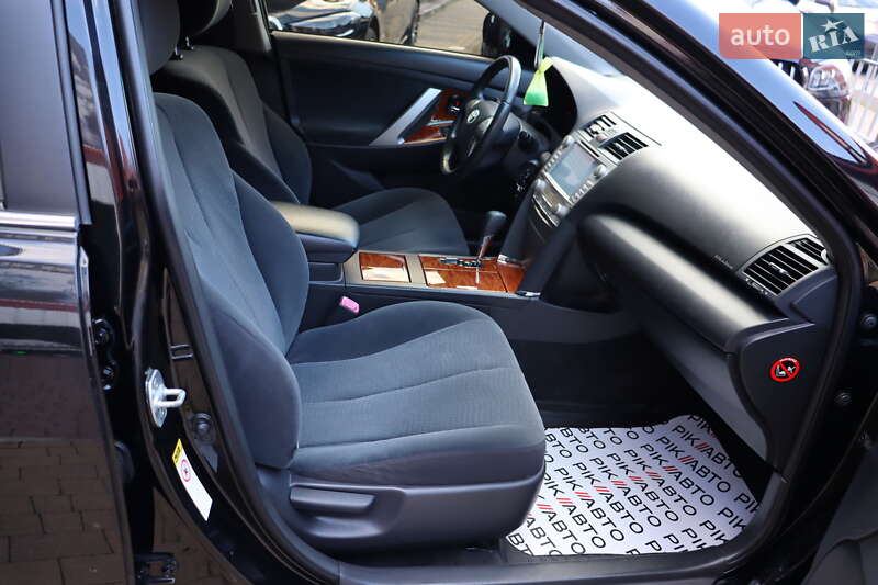 Седан Toyota Camry 2011 в Львові