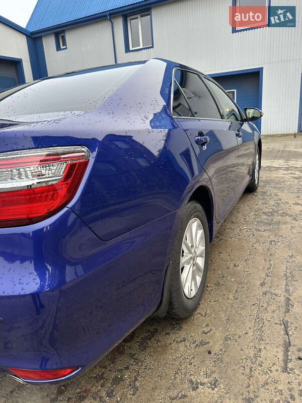 Седан Toyota Camry 2016 в Луцьку