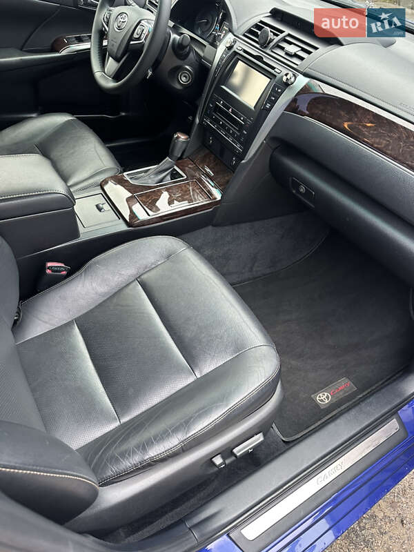 Седан Toyota Camry 2016 в Луцьку