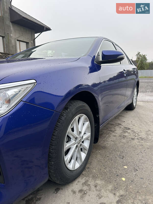Седан Toyota Camry 2016 в Луцьку