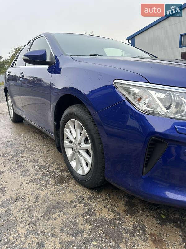 Седан Toyota Camry 2016 в Луцьку