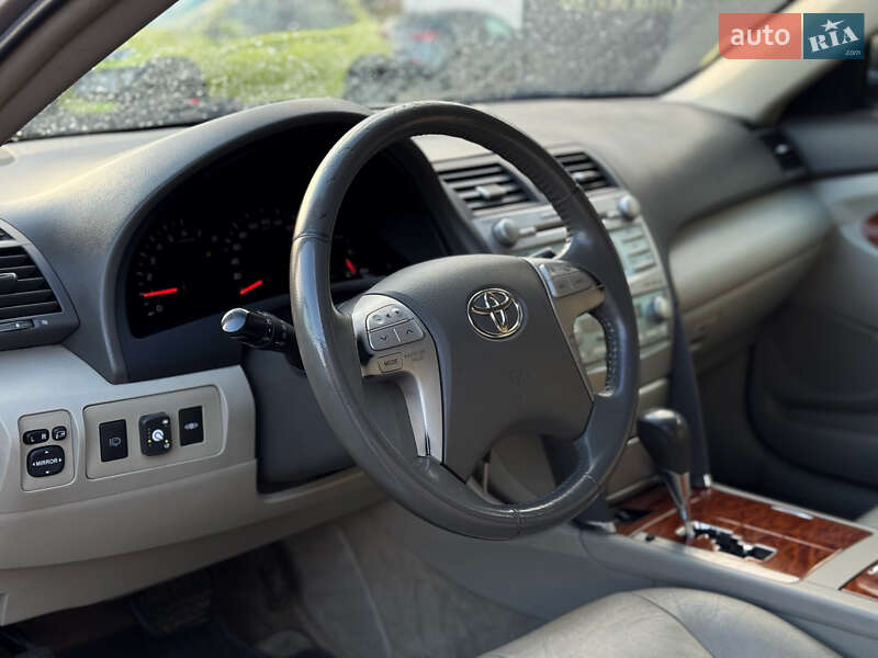 Седан Toyota Camry 2008 в Києві