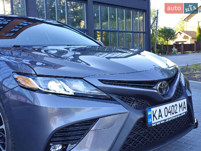 Седан Toyota Camry 2018 в Полтаве