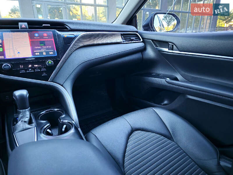 Седан Toyota Camry 2018 в Полтаве