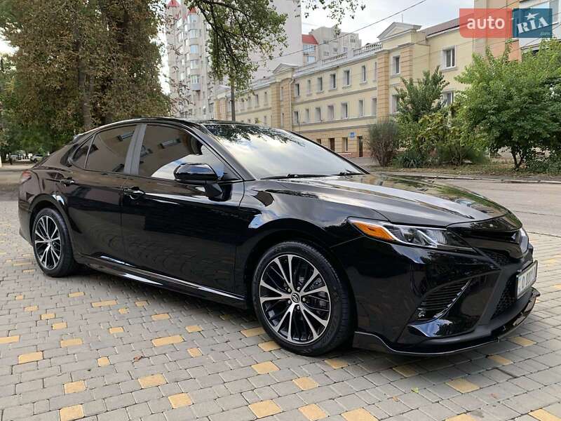 Седан Toyota Camry 2018 в Одессе