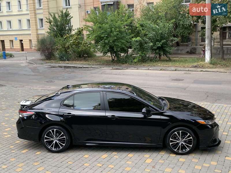 Седан Toyota Camry 2018 в Одессе