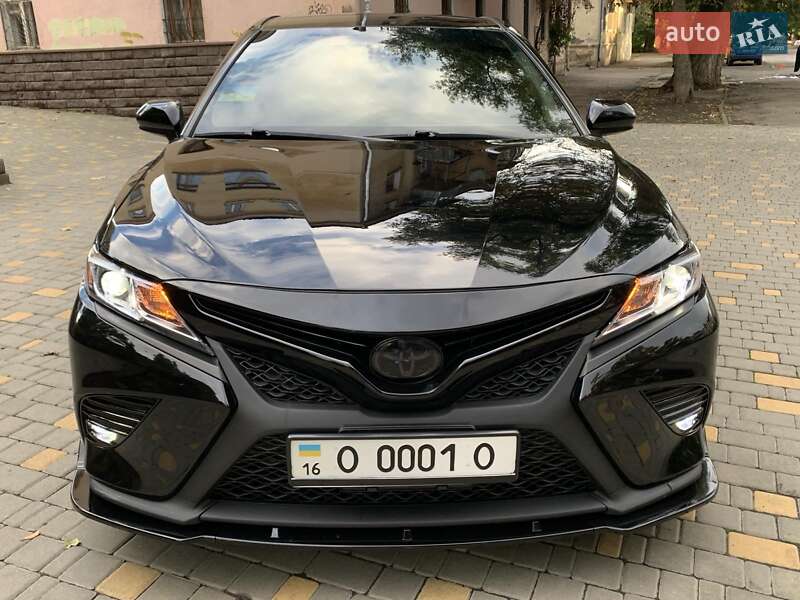 Седан Toyota Camry 2018 в Одессе