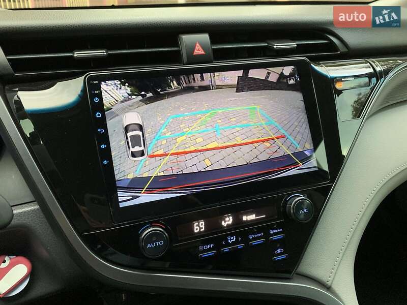 Седан Toyota Camry 2018 в Одессе