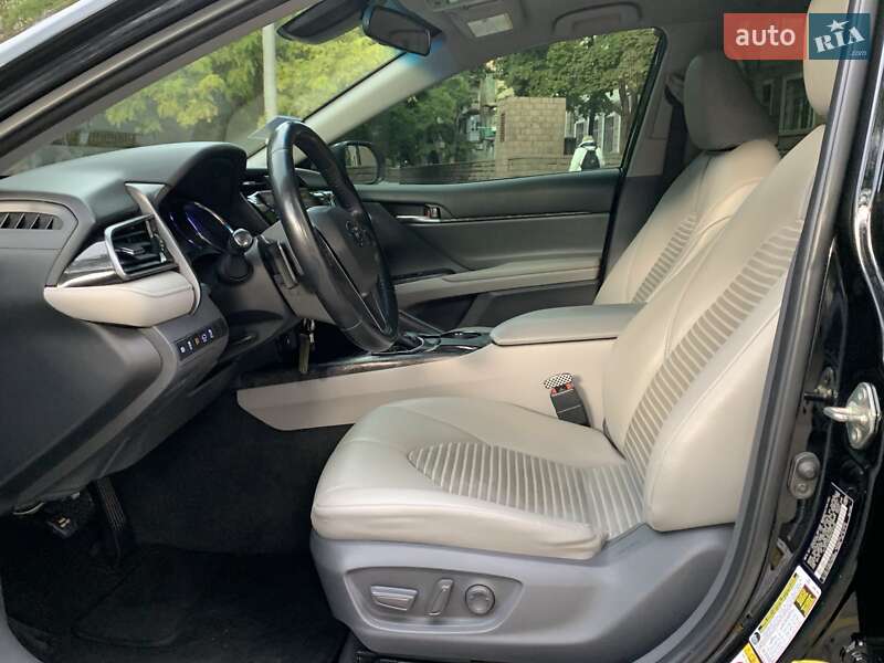 Седан Toyota Camry 2018 в Одессе