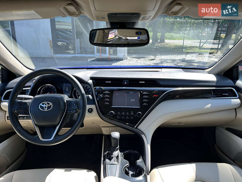 Седан Toyota Camry 2017 в Умані