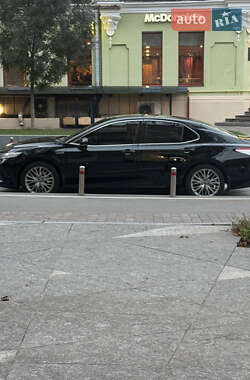 Седан Toyota Camry 2019 в Києві