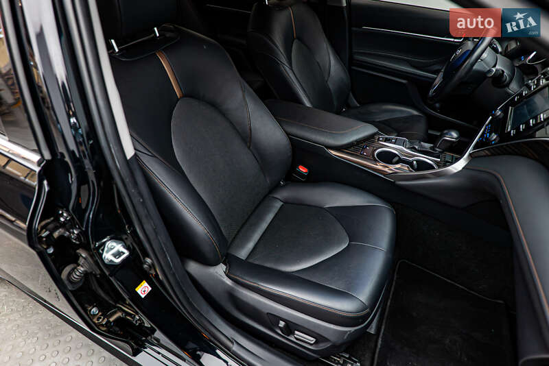 Седан Toyota Camry 2018 в Києві