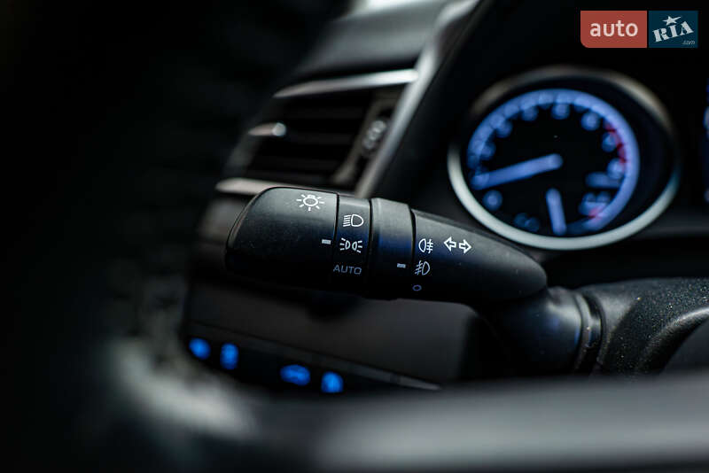 Седан Toyota Camry 2018 в Києві