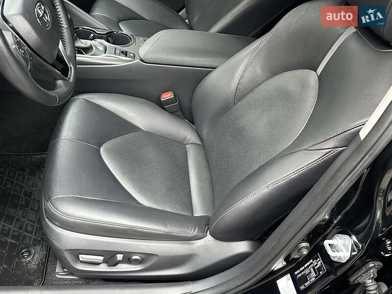 Седан Toyota Camry 2021 в Харькове